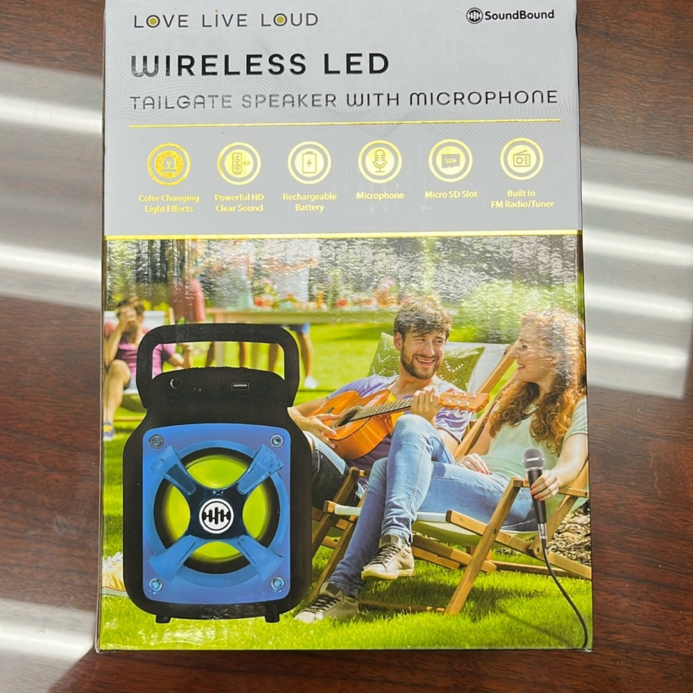 Wireless LED tailgate speaker with microphone-NWT